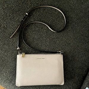 SOLD-MICHAEL Michael Kors
Jet Set Large Double Pouch Crossbody in soft pink